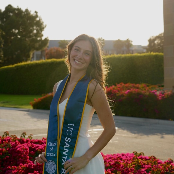 Hi, I’m Kat! 🌞🤍😇 - Picture 4 of 4